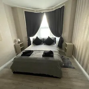 https://beresford-ground-floor-seafront-apartment.cambridgehotelsuk.com