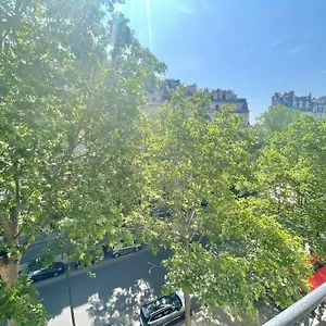 https://luxurious-flat-next-to-eiffel-tower-wifi-netflix.fr-paris.fr