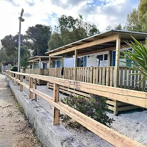 https://camping-karavomilos.kefaloniahotels.net